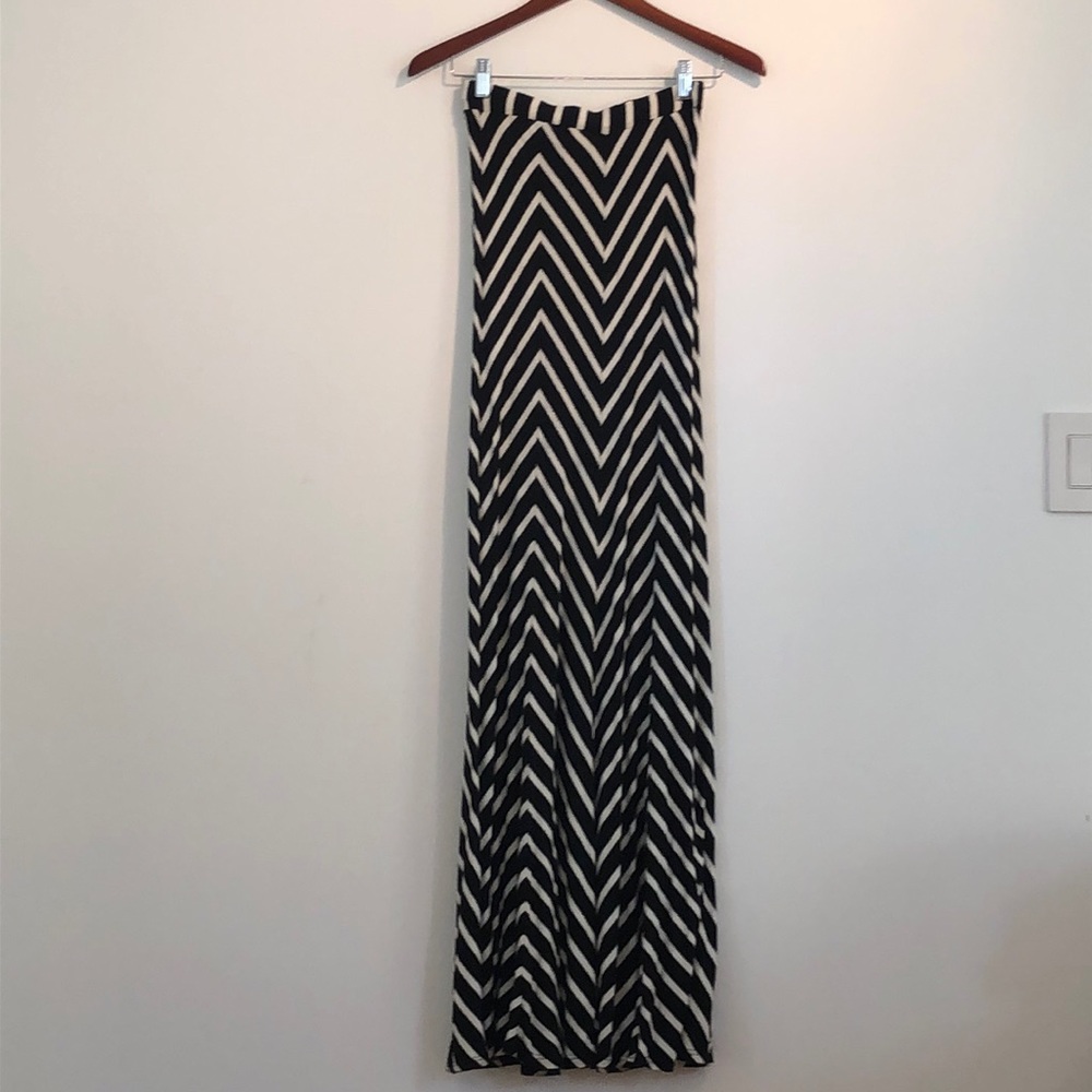 Bebe Black/White Long Skirt SZ XXS